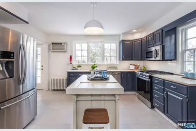 25 Melrose Place, Montclair, NJ 07042 - Photo 15