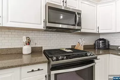 216 The Promenade, Edgewater, NJ 07020 - Photo 7