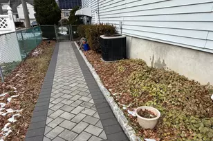 250 Stuyvesant Rd, Teaneck Township, NJ 07666 - Photo 11