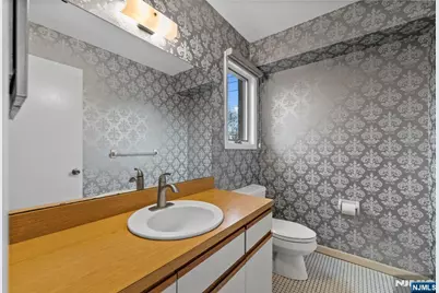 319 Gorge Road 5 #5, Cliffside Park, NJ 07010 - Photo 11