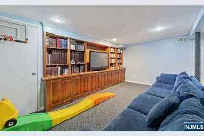 8 Gordon Road, Bergenfield, NJ 07621 - Photo 19