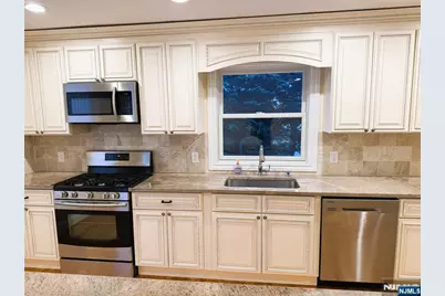 378 S Terhune Avenue, Paramus, NJ 07652 - Photo 17