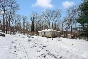 40 Pawnee Ave, Oakland, NJ 07436 - Photo 1