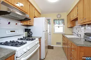 7 Overlook Dr, Dumont, NJ 07628 - Photo 9