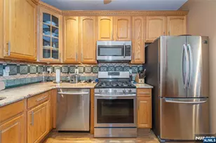 404 Manchester Dr, Nutley, NJ 07110 - Photo 3