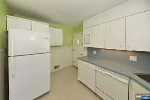 84 Maplewood Ave, Hillsdale, NJ 07642 - Photo 9