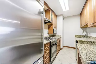 2077 Center Avenue 20F #20F, Fort Lee, NJ 07024 - Photo 21