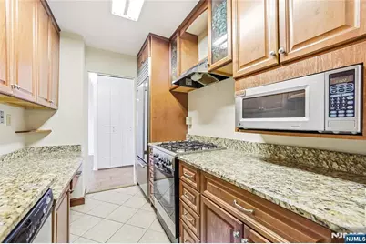 2077 Center Avenue 20F #20F, Fort Lee, NJ 07024 - Photo 23