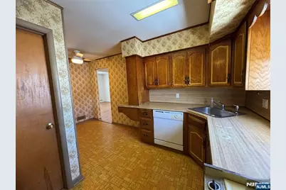 35 18th Avenue, Elmwood Park, NJ 07407 - Photo 11