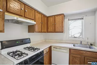 279 Genesee Avenue, Englewood, NJ 07631 - Photo 9