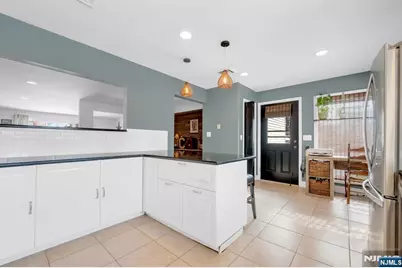 490 Albert Place, New Milford, NJ 07646 - Photo 17