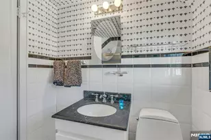 1 Grange Ct, Teaneck Township, NJ 07666 - Photo 21