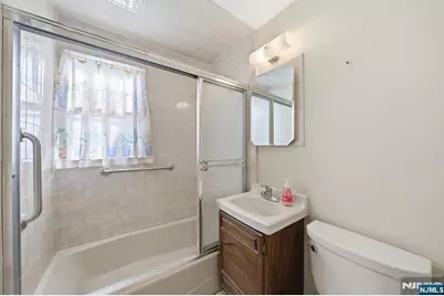 110 New York Avenue, Bergenfield, NJ 07621 - Photo 19