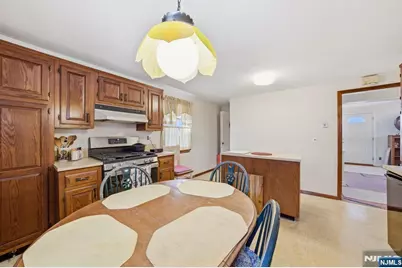 110 New York Avenue, Bergenfield, NJ 07621 - Photo 9