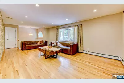 204 Gilbert Avenue, Elmwood Park, NJ 07407 - Photo 9