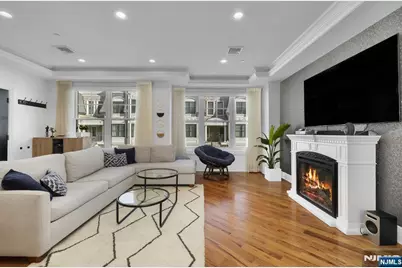44 Marquis Court 44 #44, Edgewater, NJ 07020 - Photo 7