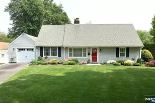 46 Knollwood Dr, Paramus, NJ 07652 - Photo 35