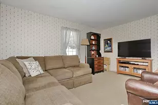 46 Knollwood Dr, Paramus, NJ 07652 - Photo 19