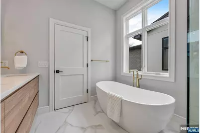 2447 Camner, Fort Lee, NJ 07024 - Photo 27