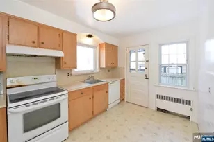 87 Grayson Pl, Teaneck Township, NJ 07666 - Photo 5