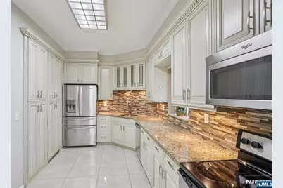 1077 River Road Th5 #TH5, Edgewater, NJ 07020 - Photo 9