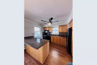 81 Lakeshore Drive, Prospect Park, NJ 07508 - Photo 7
