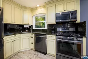 624 West Dr, Paramus, NJ 07652 - Photo 11