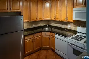 555 North Ave 10C, Fort Lee, NJ 07024 - Photo 9