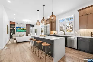 623 Alberta Dr, Paramus, NJ 07652 - Photo 15