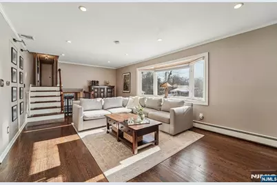 6 Browning Court, Roseland, NJ 07068 - Photo 5