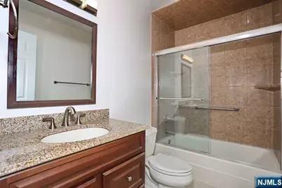 8 Crestwood Mews, Allendale, NJ 07401 - Photo 15