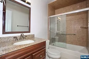 8 Crestwood Mews, Allendale, NJ 07401 - Photo 15