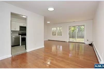 8 Crestwood Mews, Allendale, NJ 07401 - Photo 7