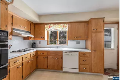 27 Madison Avenue, Rochelle Park Township, NJ 07662 - Photo 7