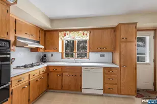 27 Madison Ave, Rochelle Park Township, NJ 07662 - Photo 7