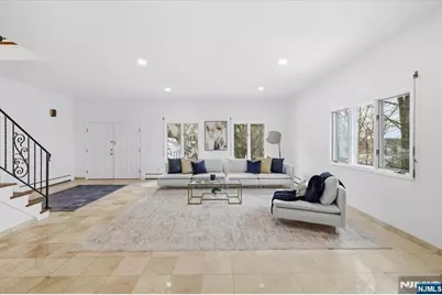 360 Valley View Avenue, Paramus, NJ 07652 - Photo 5