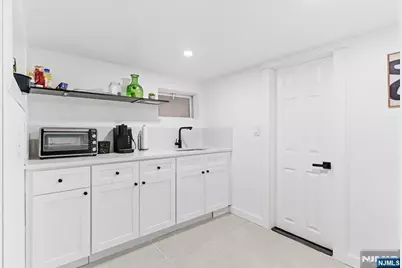 295 Dr Martin Luther King Jr Boulevard, Newark, NJ 07102 - Photo 11