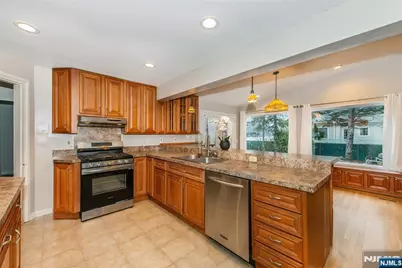 35 Taggart Way, Saddle Brook Township, NJ 07663 - Photo 11