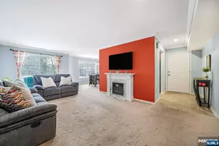 42 Vernon Ct, Waldwick, NJ 07463 - Photo 7