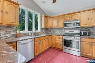 22 Bannehr St, Oakland, NJ 07436 - Photo 17