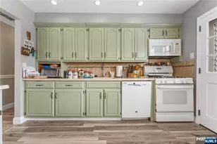 9 Chalen Ct, Pompton Lakes, NJ 07442 - Photo 7