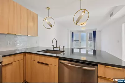348 Baldwin Avenue 209 #209, Jersey City, NJ 07306 - Photo 5