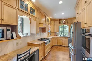 17 Hillside Ave, Upper Saddle River, NJ 07458 - Photo 9