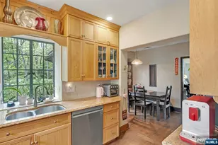 17 Hillside Ave, Upper Saddle River, NJ 07458 - Photo 11