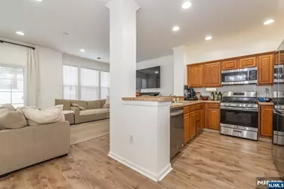 122 Riverwalk Way, Clifton, NJ 07014 - Photo 5