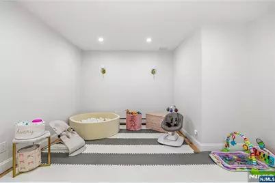 15 Kings Court, Woodcliff Lake, NJ 07677 - Photo 9