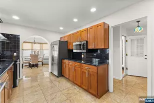 80 Glenwood Ave, Elmwood Park, NJ 07407 - Photo 9
