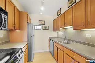 300 Main Street 807, Little Falls Township, NJ 07424 - Photo 9