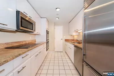 900 Palisade 18N #18N, Fort Lee, NJ 07024 - Photo 11