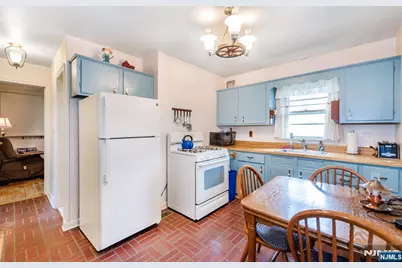 33 Laurel Place, West Caldwell, NJ 07006 - Photo 15